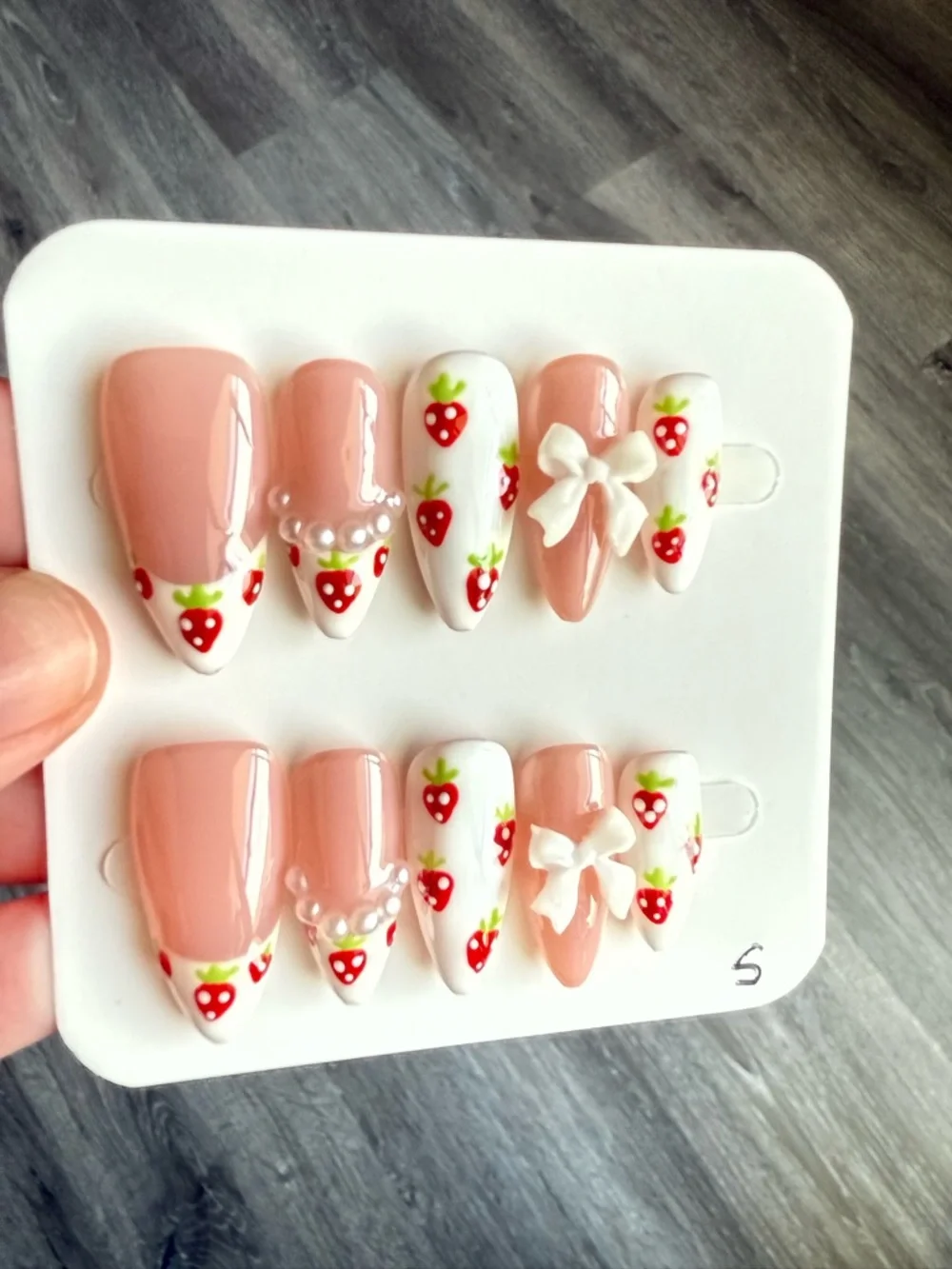 Strawberry Bow Press-On Nails - Pink & White - Picture 2 of 3